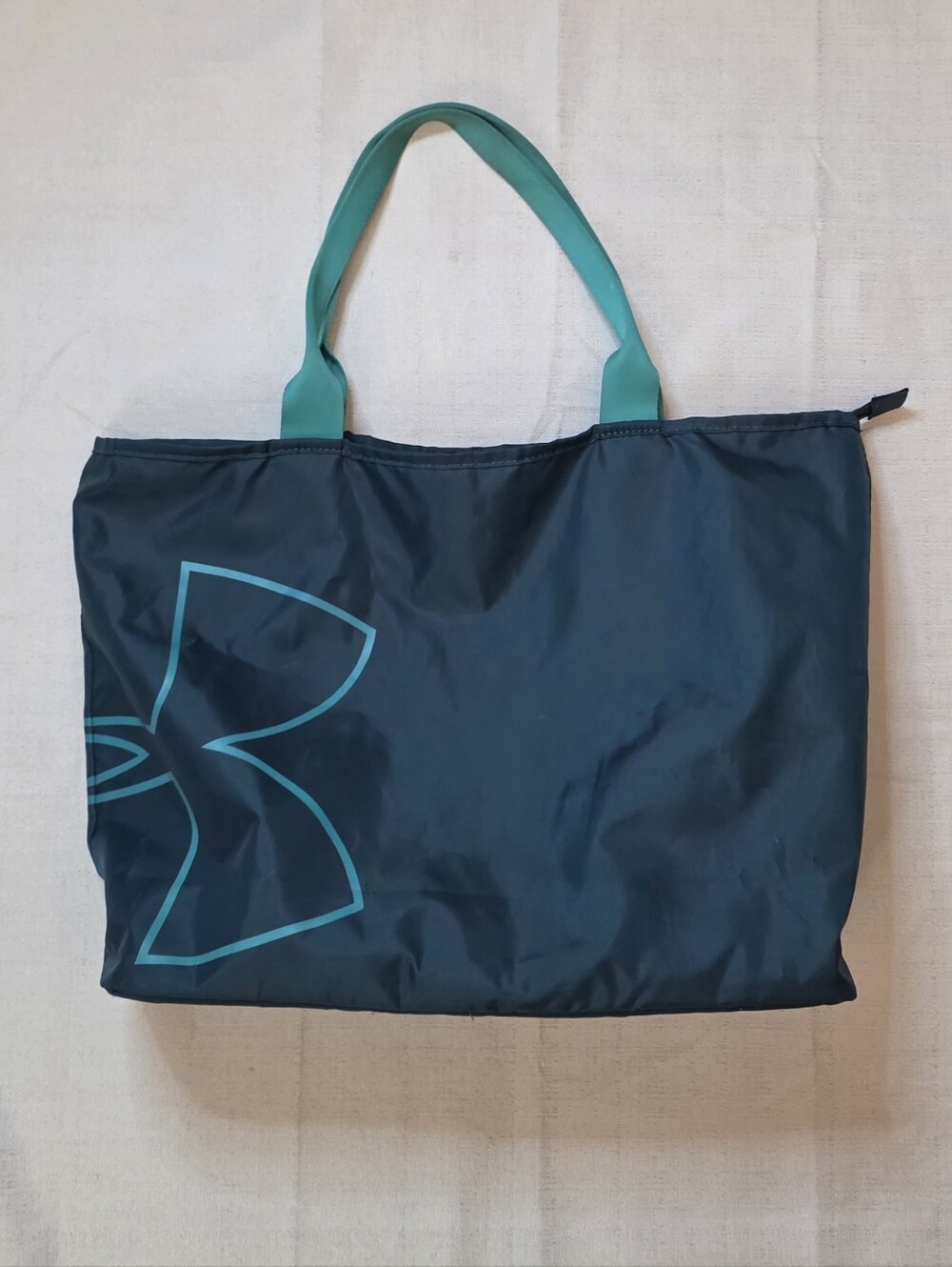 Under Armour Zippered Big Logo Tote Bag Gym Travel Beach Lightweight